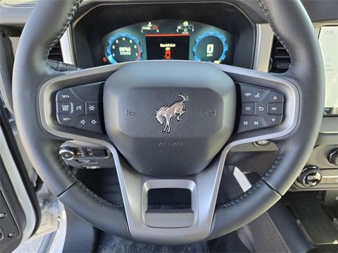 New 2025 Ford Bronco Outer Banks w/ Sasquatch Package image 18