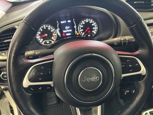 Used 2023 Jeep Renegade Latitude w/ Premium Group AWD/4WD image 19