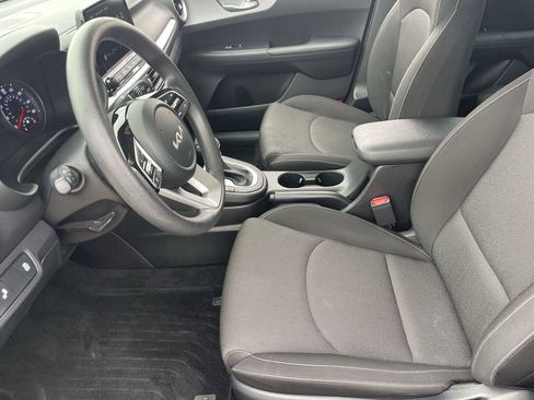 Certified 2022 Kia Forte LXS w/ LXS Technology Package FWD image 18