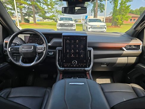 Used 2025 GMC Yukon XL Denali AWD/4WD image 12