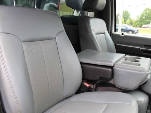 Used 2016 Ford F550 4x4 Regular Cab Super Duty image 22