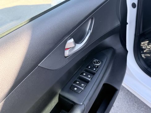 Used 2020 Kia Forte LXS image 61