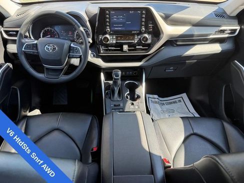 Used 2022 Toyota Highlander XLE AWD/4WD image 14