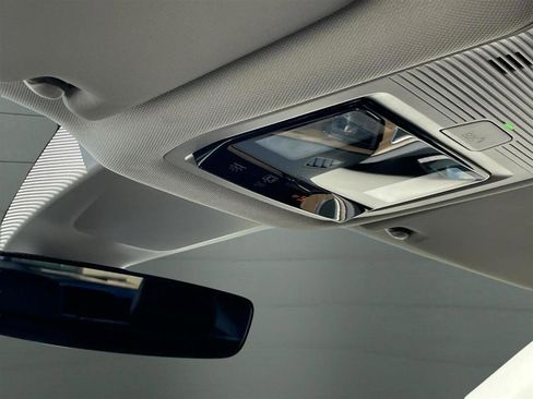 Used 2025 Volkswagen Atlas SE image 27