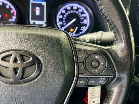 Used 2021 Toyota Camry SE image 19