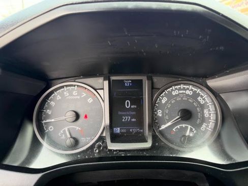 Used 2018 Toyota Tacoma TRD Sport image 13