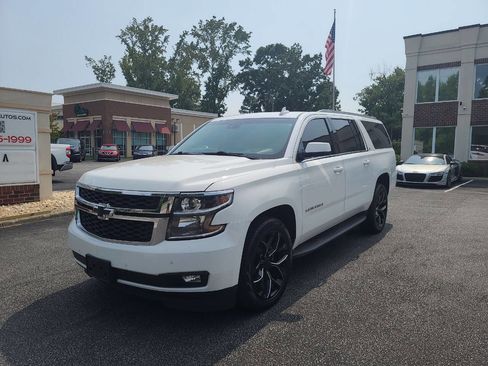 Used 2019 Chevrolet Suburban LT image 3