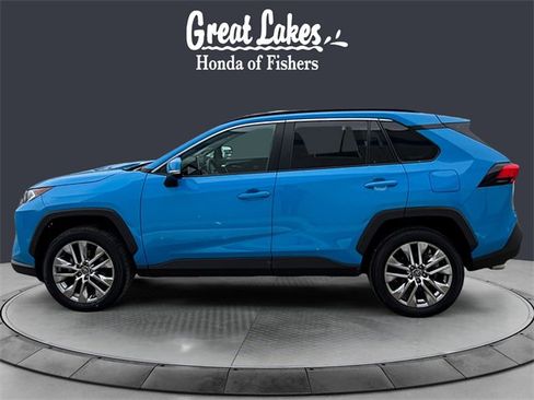 Used 2020 Toyota RAV4 XLE Premium image 2