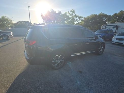 Used 2023 Chrysler Pacifica Pinnacle AWD/4WD image 7