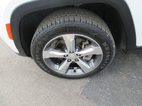 Used 2022 Jeep Grand Cherokee L Limited AWD/4WD image 15