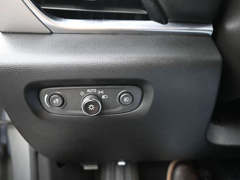 Used 2019 Chevrolet Traverse LT image 19