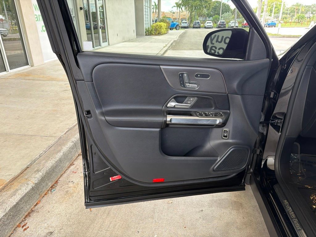Used 2022 Mercedes-Benz GLB 250 image 45