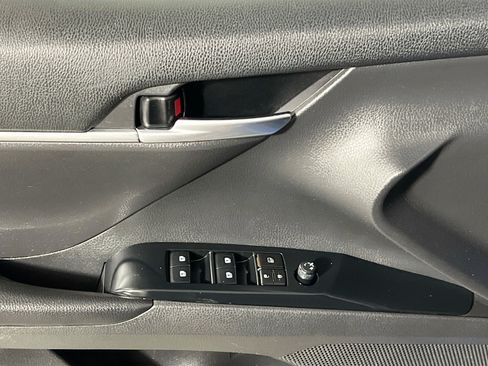 Used 2019 Toyota Camry SE w/ Convenience Package FWD image 17