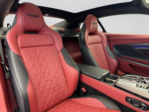 Used 2025 Aston Martin Vanquish RWD image 13
