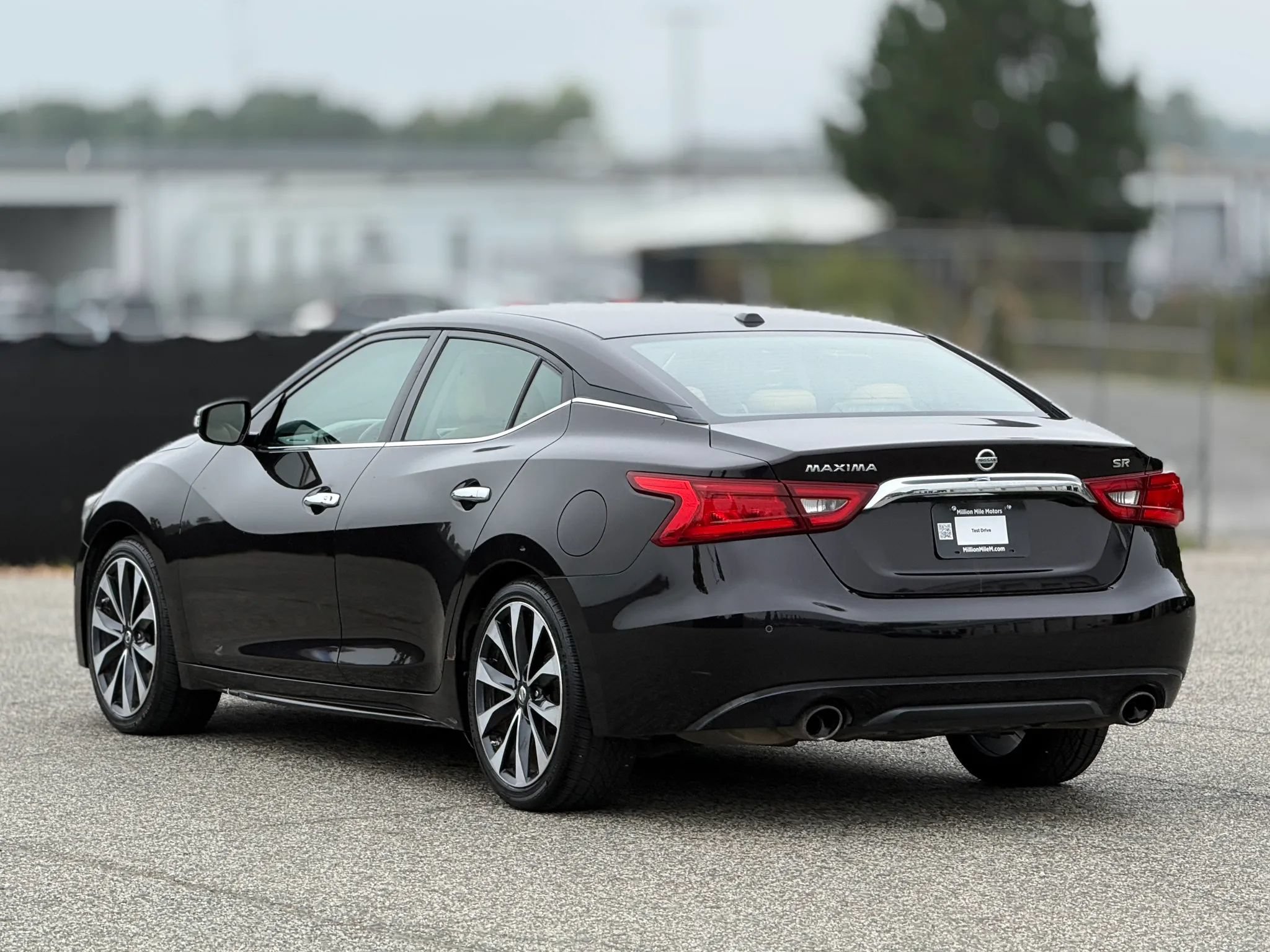 Used 2016 Nissan Maxima SR FWD image 10
