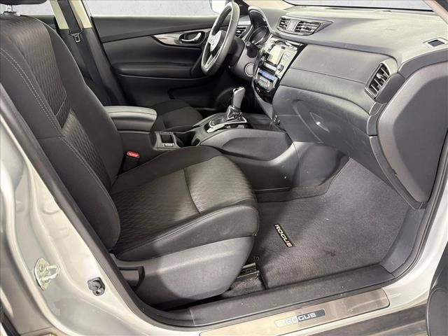 Used 2017 Nissan Rogue SV FWD image 13