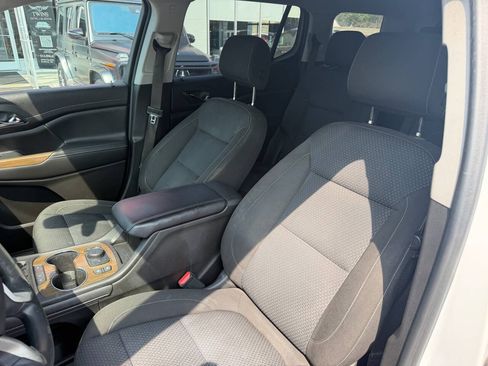 Used 2022 GMC Acadia SLE w/ Driver Convenience Package FWD image 10
