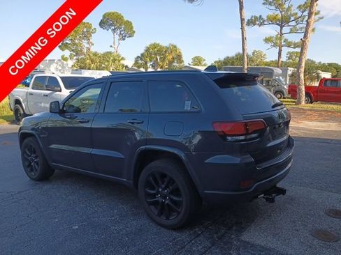 Used 2018 Jeep Grand Cherokee Altitude AWD/4WD image 3