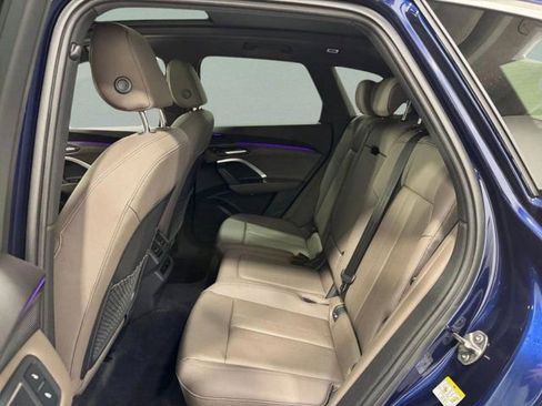 Certified 2025 Audi Q5 Premium w/ Convenience Package AWD/4WD image 9