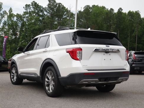 Used 2020 Ford Explorer XLT w/ Equipment Group 202A AWD/4WD image 3