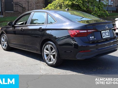 Used 2024 Volkswagen Jetta SE FWD image 8