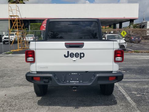 Used 2024 Jeep Gladiator Sport AWD/4WD image 5