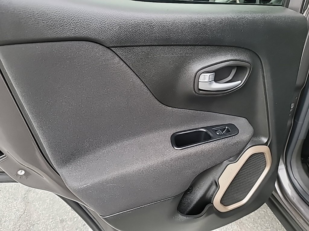 Used 2016 Jeep Renegade Latitude w/ Cold Weather Group AWD/4WD image 23