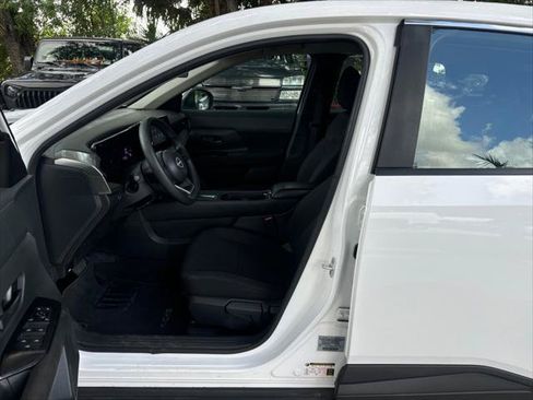 Used 2025 Nissan Kicks S FWD image 13