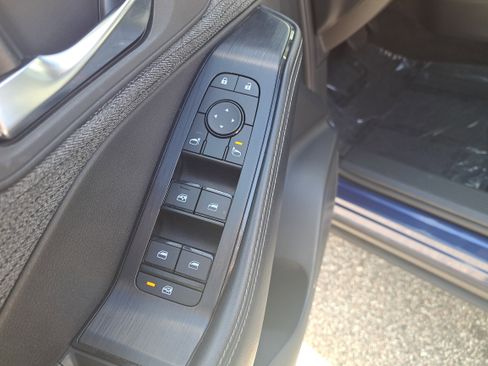 Certified 2023 Nissan Rogue SV AWD/4WD image 17