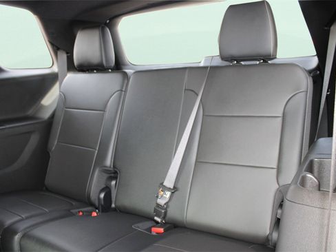 Used 2024 Chevrolet Traverse Premier w/ Redline Edition image 16