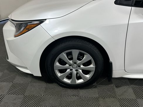 Used 2025 Toyota Corolla LE FWD image 11