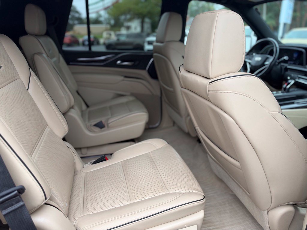 Used 2021 Cadillac Escalade Premium Luxury w/ Performance Package AWD/4WD image 18