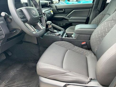 Certified 2025 Toyota Tacoma SR5 AWD/4WD image 11