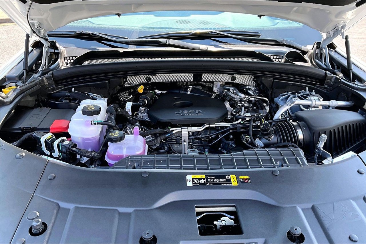 New 2027 Jeep Grand Cherokee Altitude AWD/4WD image 36