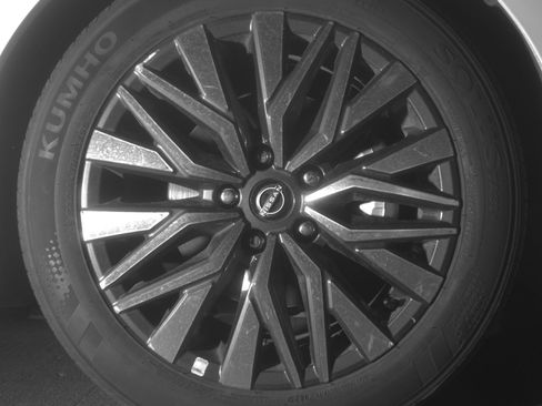 Used 2025 Nissan Altima 2.5 SV FWD image 13
