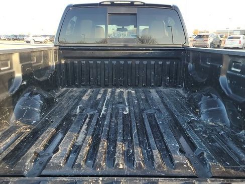 Used 2017 Nissan Titan SV image 10