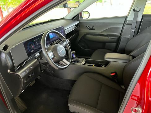Used 2025 Hyundai Kona SEL FWD image 9