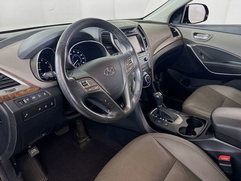 Used 2017 Hyundai Santa Fe SE image 9