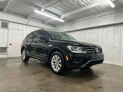 Used 2020 Volkswagen Tiguan S image 2