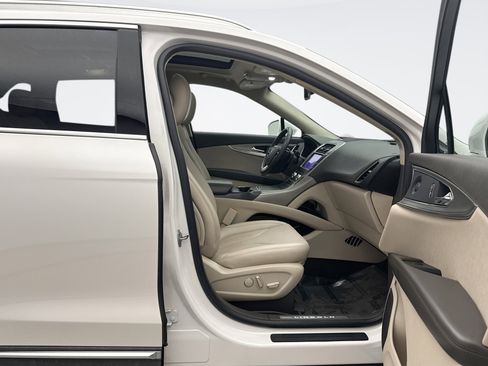 Used 2019 Lincoln Nautilus Reserve w/ Driver Assistance Package image 18