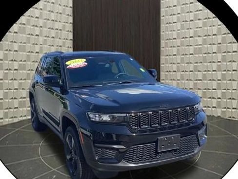 Used 2023 Jeep Grand Cherokee Altitude AWD/4WD image 1