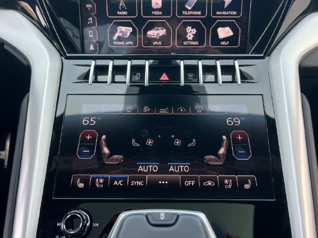 Used 2020 Lamborghini Urus AWD/4WD image 31