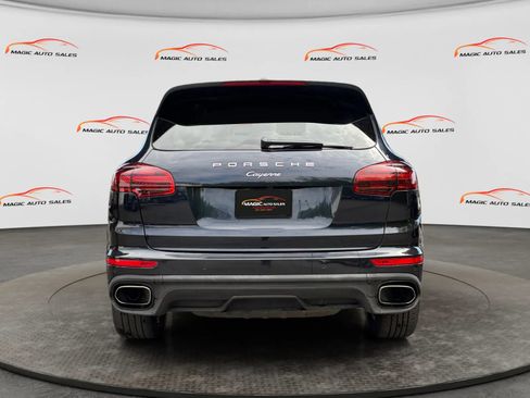 Used 2017 Porsche Cayenne w/ Premium Package AWD/4WD image 9