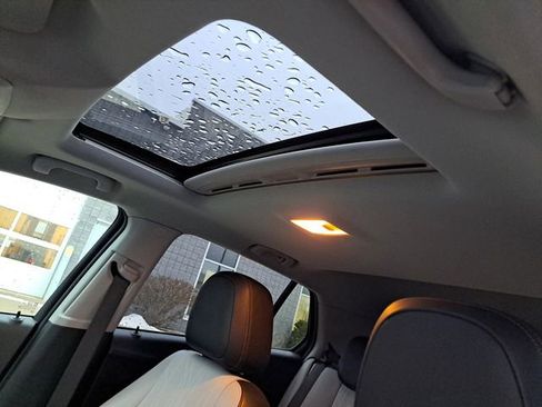 Used 2020 Chevrolet Trax LT w/ Sun & Sound Package image 7