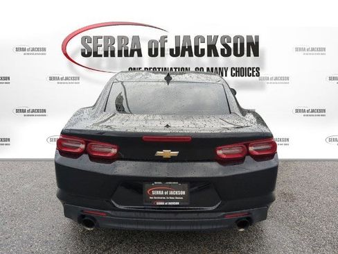 Used 2022 Chevrolet Camaro LT RWD image 7