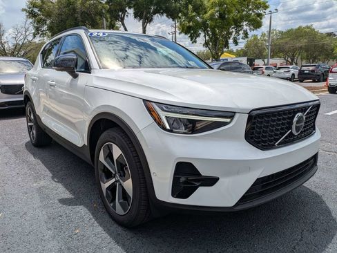 Certified 2024 Volvo XC40 B5 Plus w/ Protection Package Premier AWD/4WD image 8