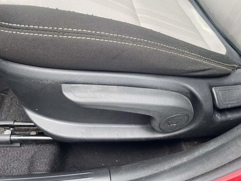 Used 2024 Hyundai Venue SEL FWD image 12