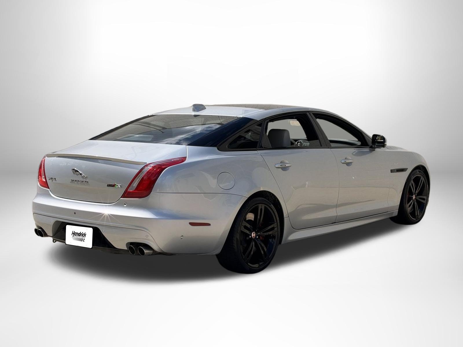 Used 2019 Jaguar XJ R RWD image 3