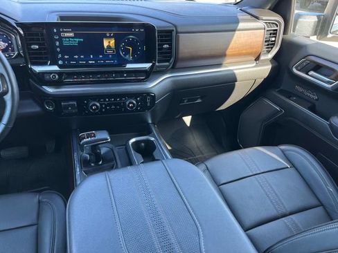 Certified 2024 Chevrolet Silverado 1500 High Country w/ High Country Premium Package AWD/4WD image 19