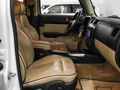 Used 2010 HUMMER H3 Luxury w/ Appearance Package image 30